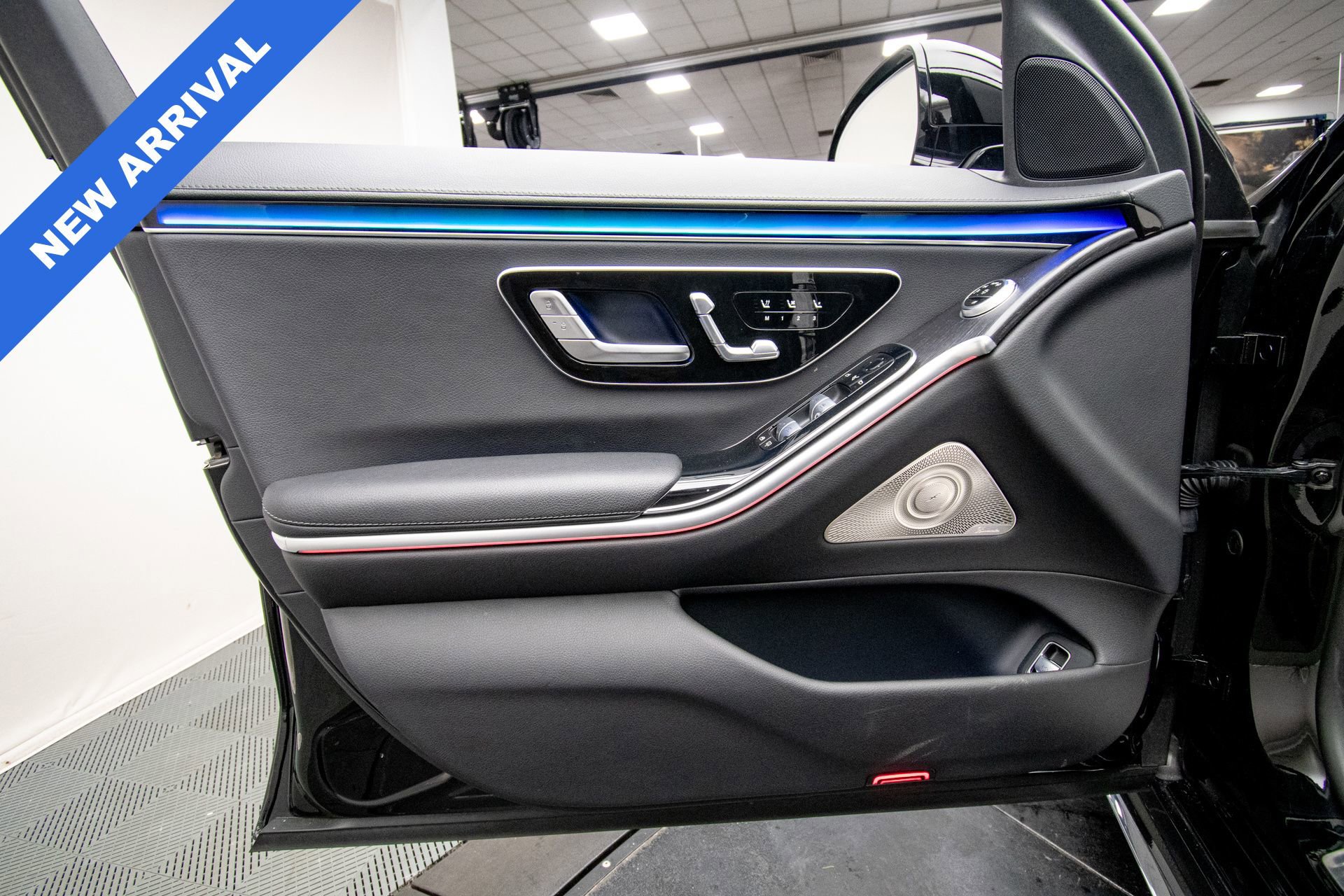 Used 2023 Mercedes-Benz S 500 4MATIC w/ AMG Line image 28