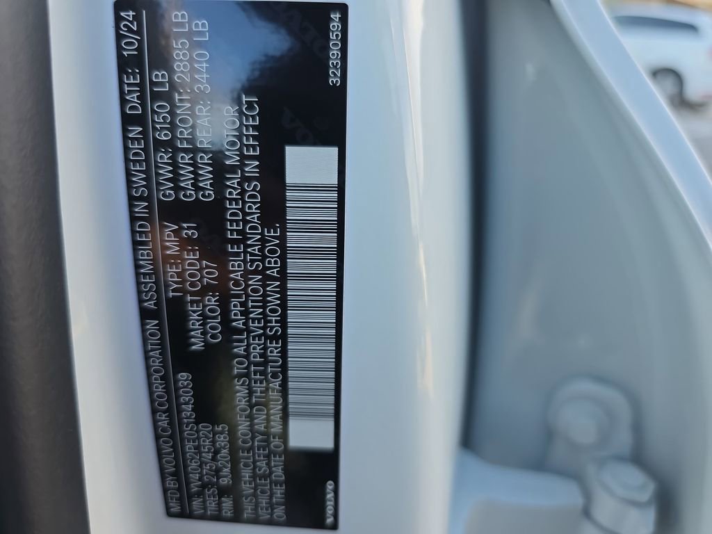 Certified 2025 Volvo XC90 B6 Plus image 48