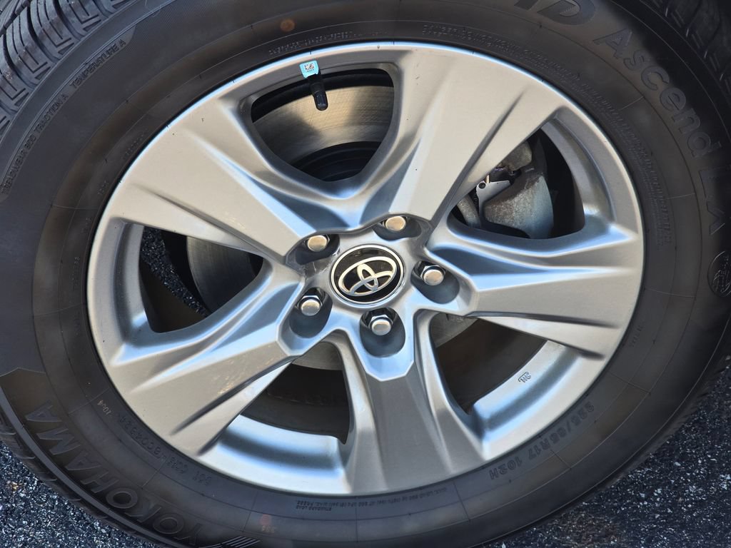 Certified 2022 Toyota RAV4 XLE w/ Convenience Package AWD/4WD image 9