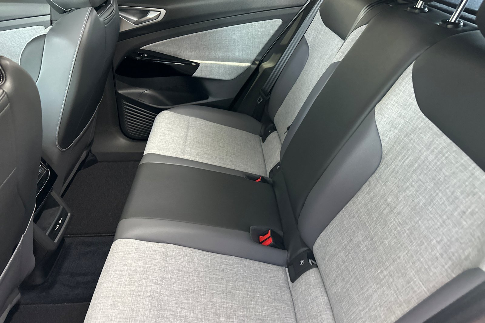 New 2026 Volkswagen ID.4 Pro RWD image 10