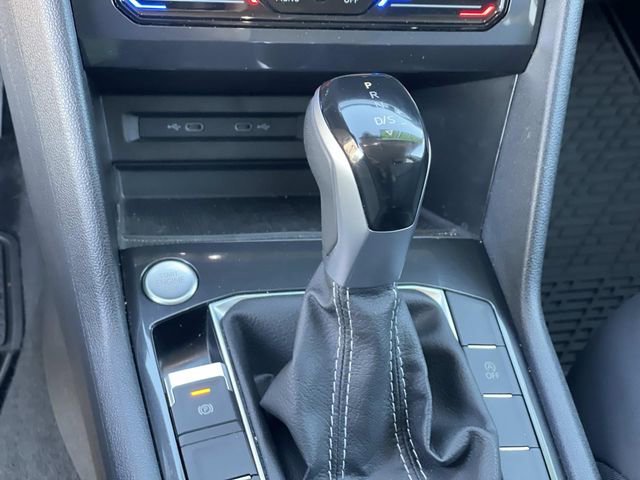 Used 2023 Volkswagen Tiguan SE image 17