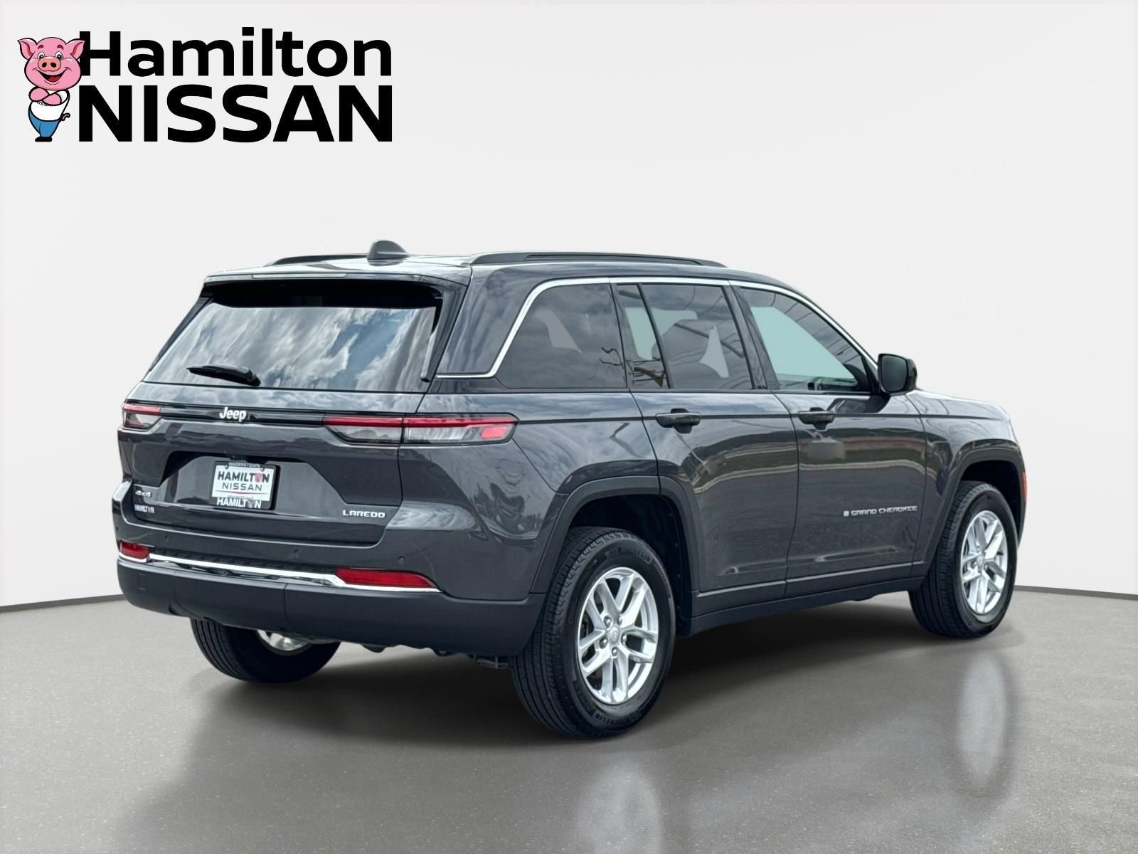 Used 2025 Jeep Grand Cherokee Laredo X w/ Luxury Tech Group I AWD/4WD image 2