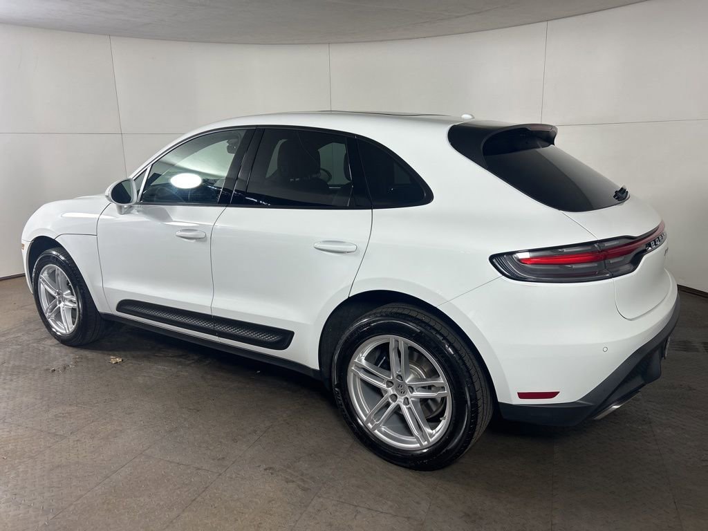 Certified 2025 Porsche Macan image 3
