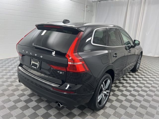 Used 2021 Volvo XC60 T5 Momentum w/ Protection Package Premier image 5