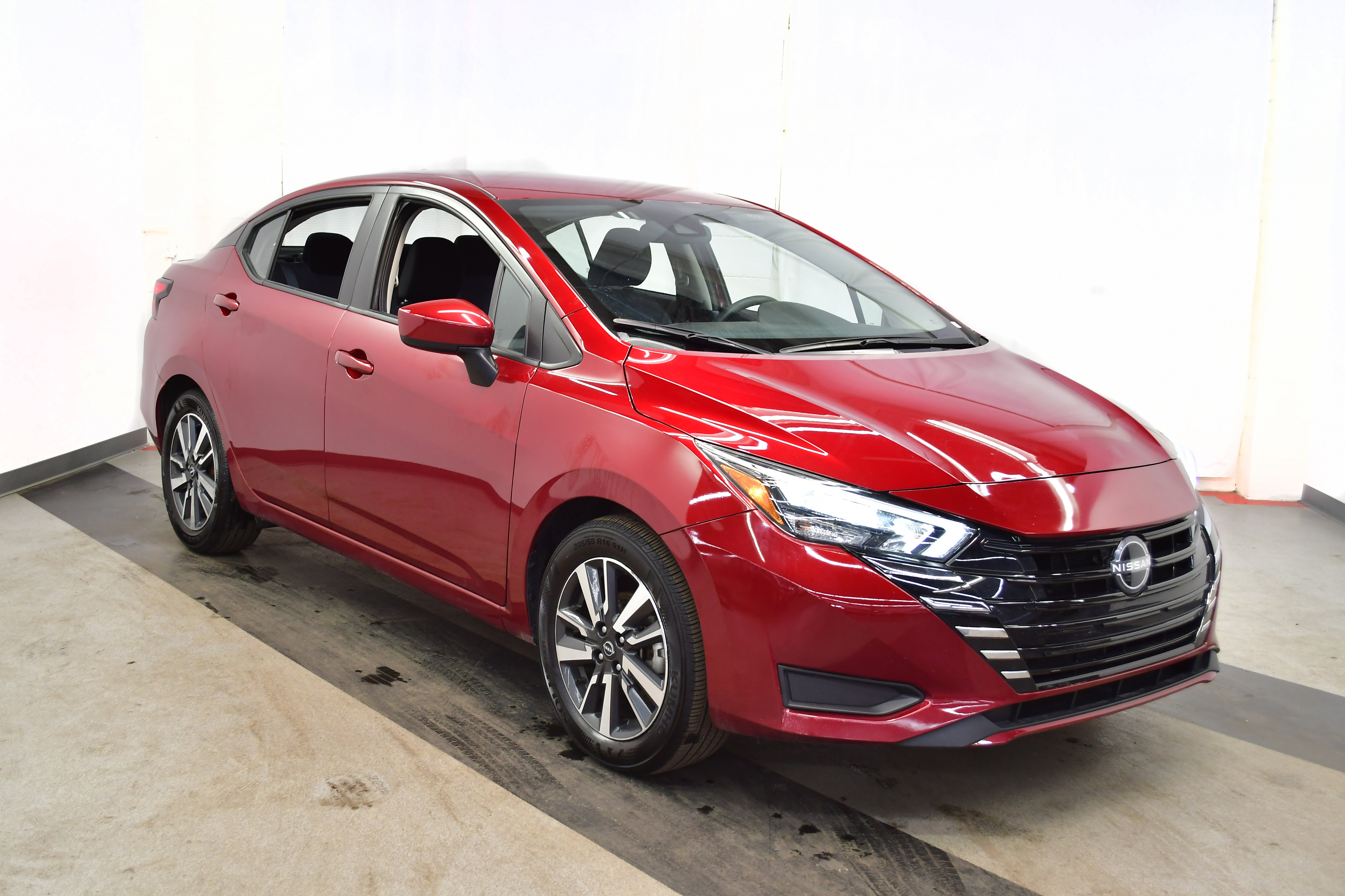 Used 2025 Nissan Versa SV image 2