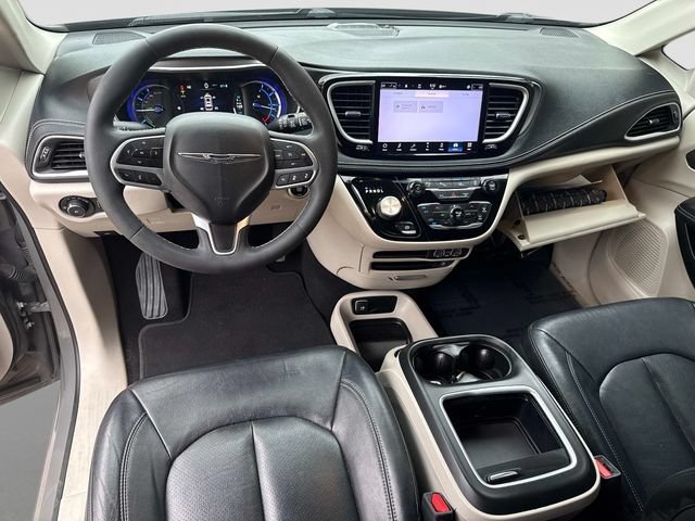 Used 2022 Chrysler Pacifica Touring-L w/ Uconnect Theater Family Group FWD image 22