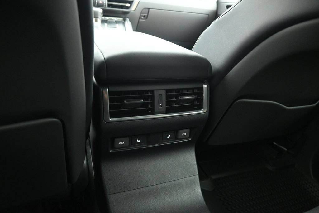 Used 2025 Lexus GX 550 w/ Accessory Package (CT) AWD/4WD image 19