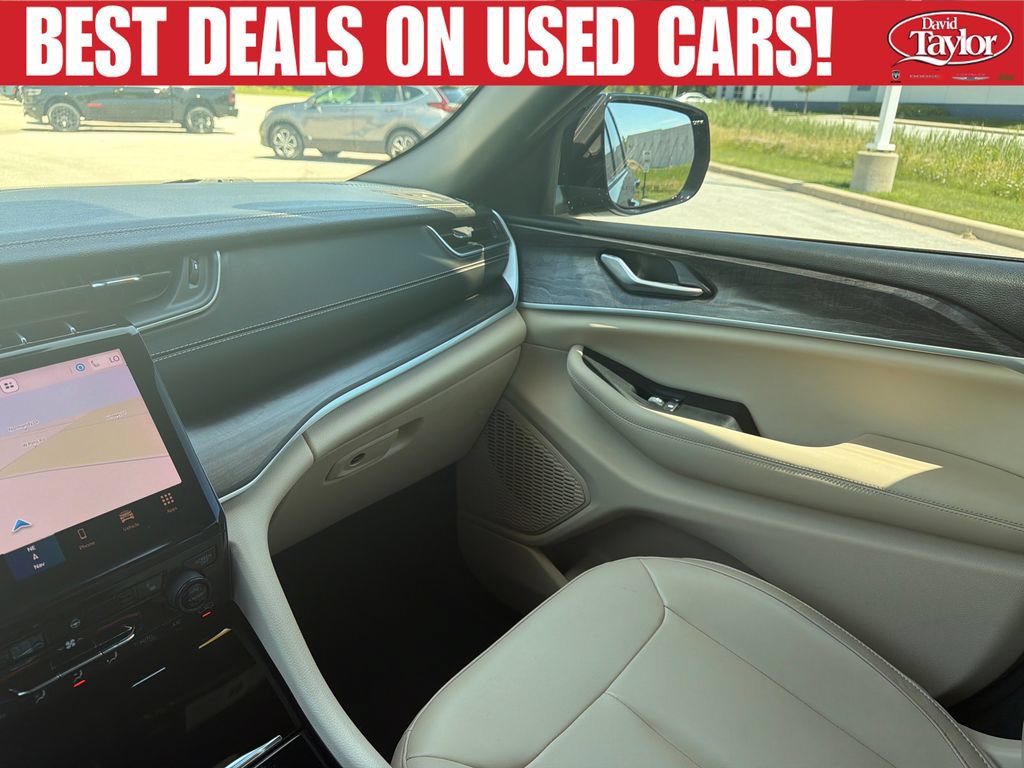 Used 2023 Jeep Grand Cherokee Limited AWD/4WD image 15