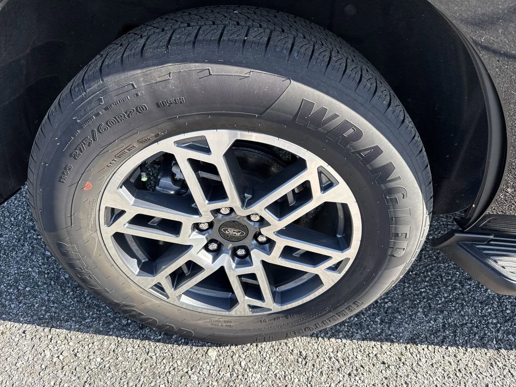 Used 2025 Ford Expedition Active image 17