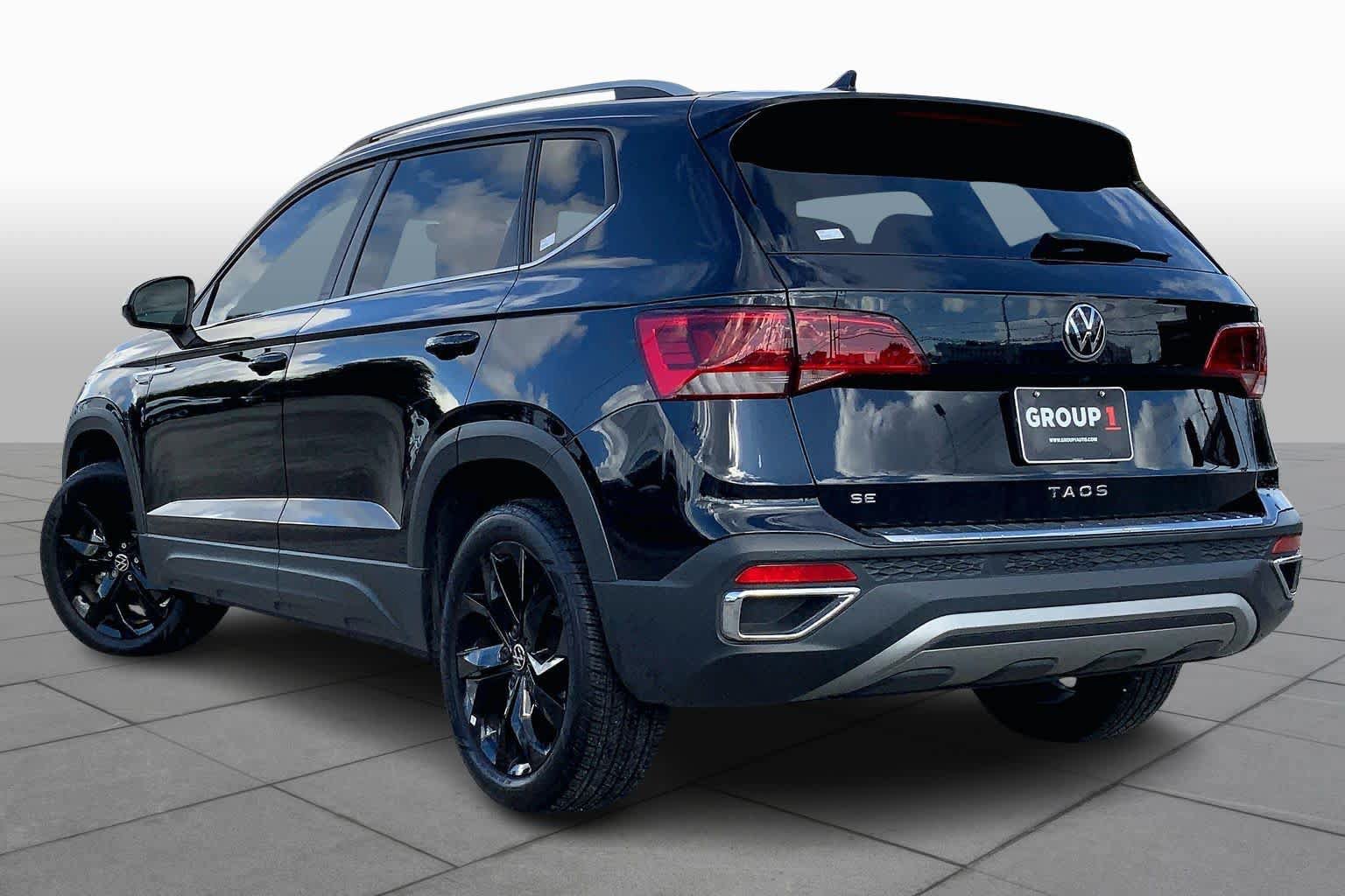 Used 2024 Volkswagen Taos SE w/ Black Wheel Package FWD image 12