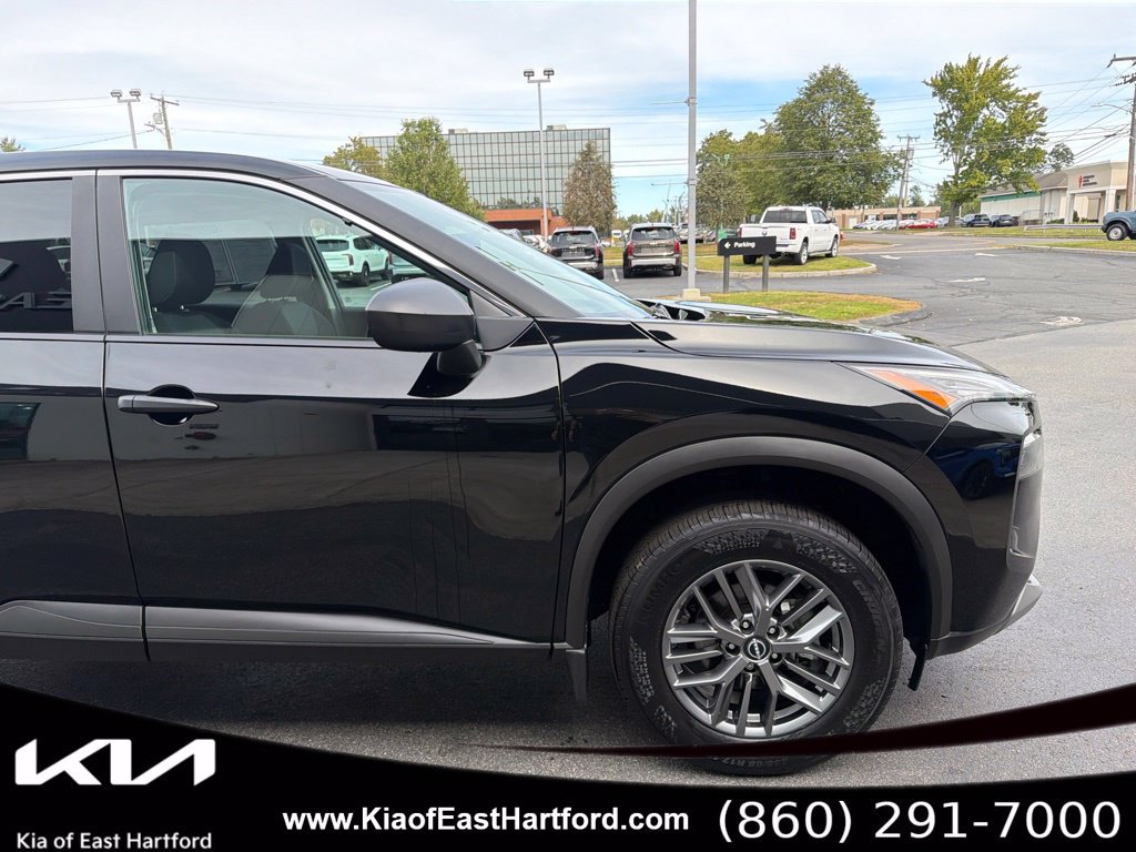Used 2023 Nissan Rogue S AWD/4WD image 6