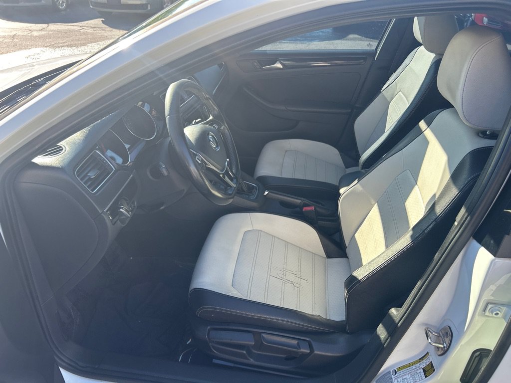 Used 2015 Volkswagen Jetta Sport FWD image 9