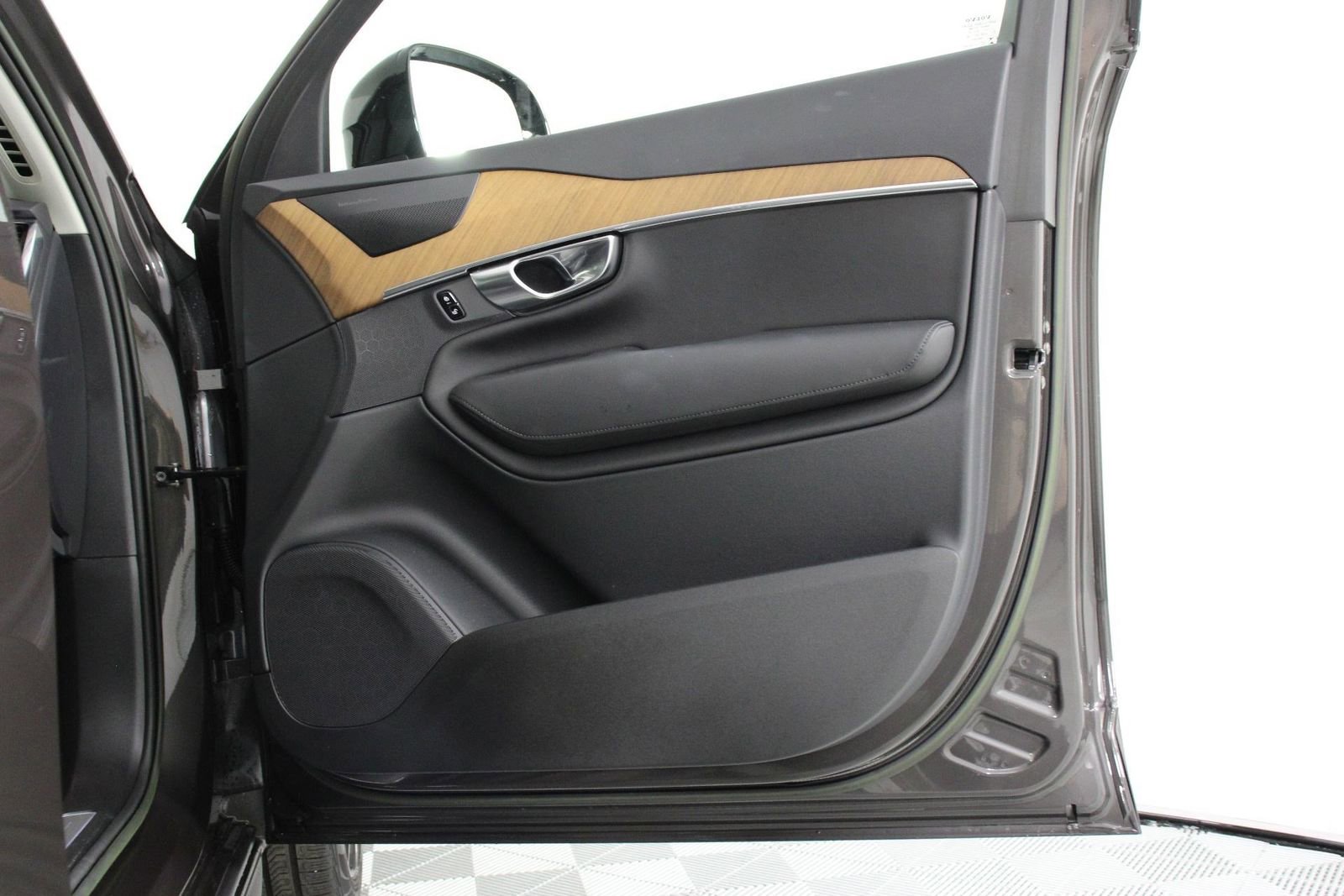 Certified 2023 Volvo XC90 T8 Plus w/ Protection Package Premier image 21