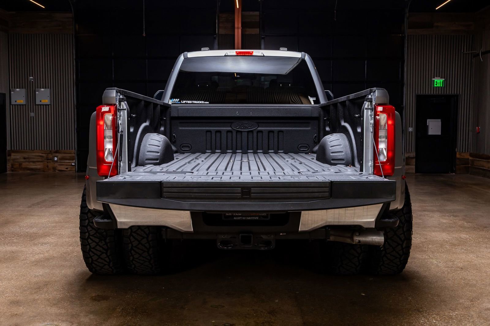 Used 2023 Ford F350 XLT w/ FX4 Off-Road Package image 9
