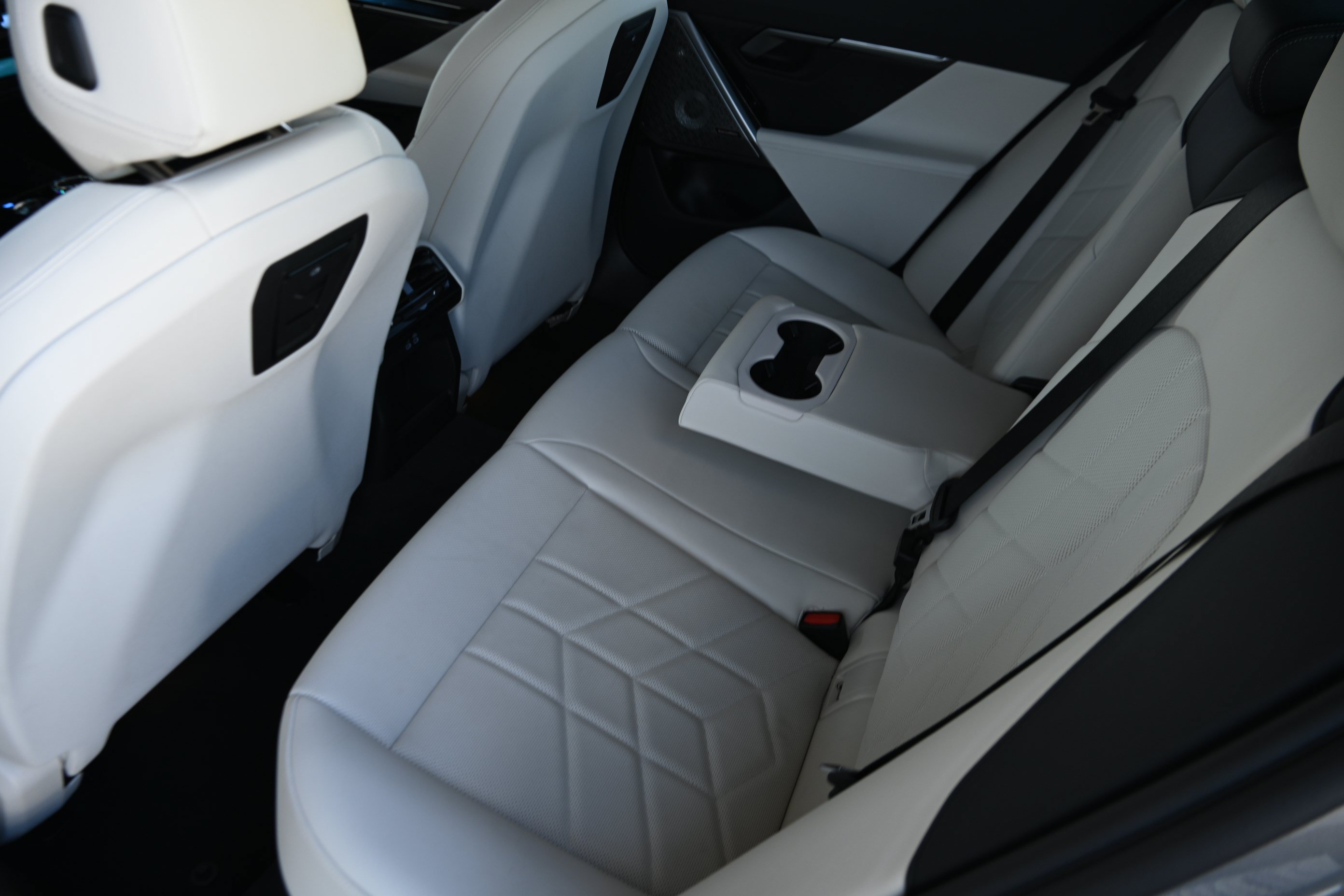 Certified 2026 BMW i5 eDrive40 w/ Executive Package RWD image 13