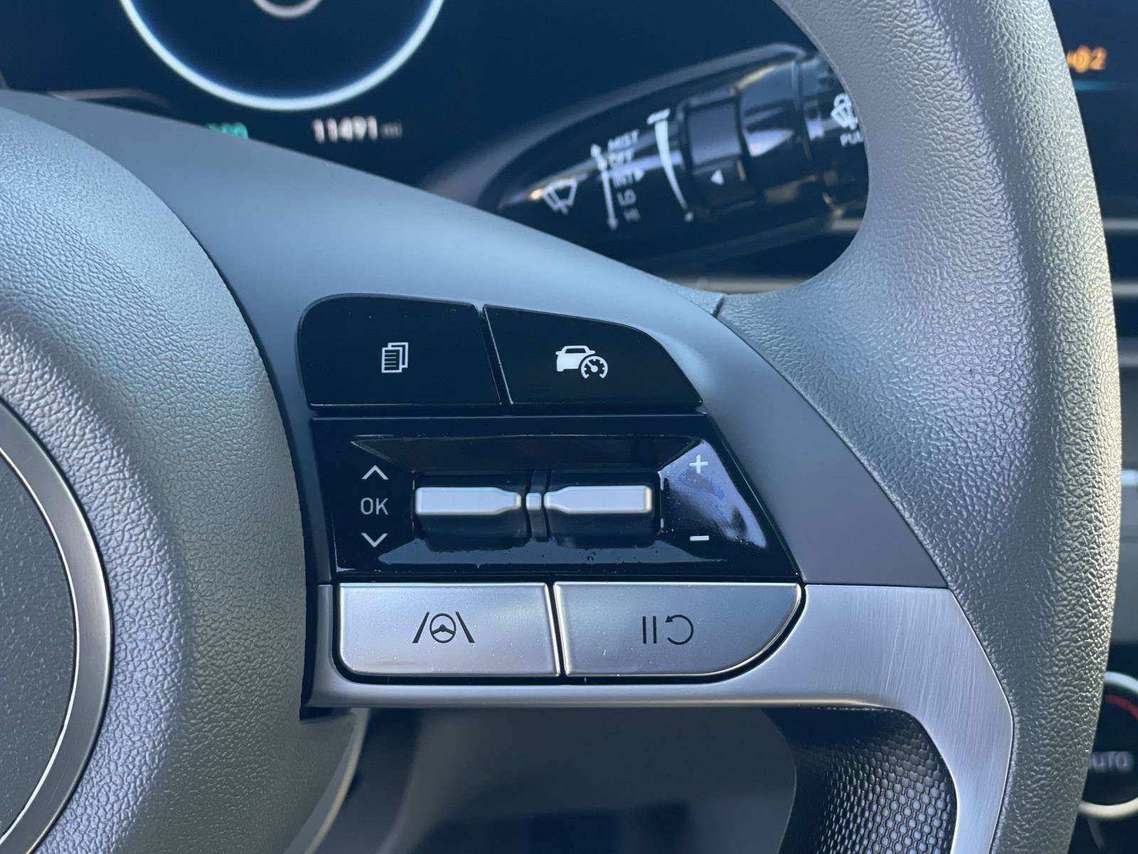 Certified 2024 Hyundai Elantra Blue image 9