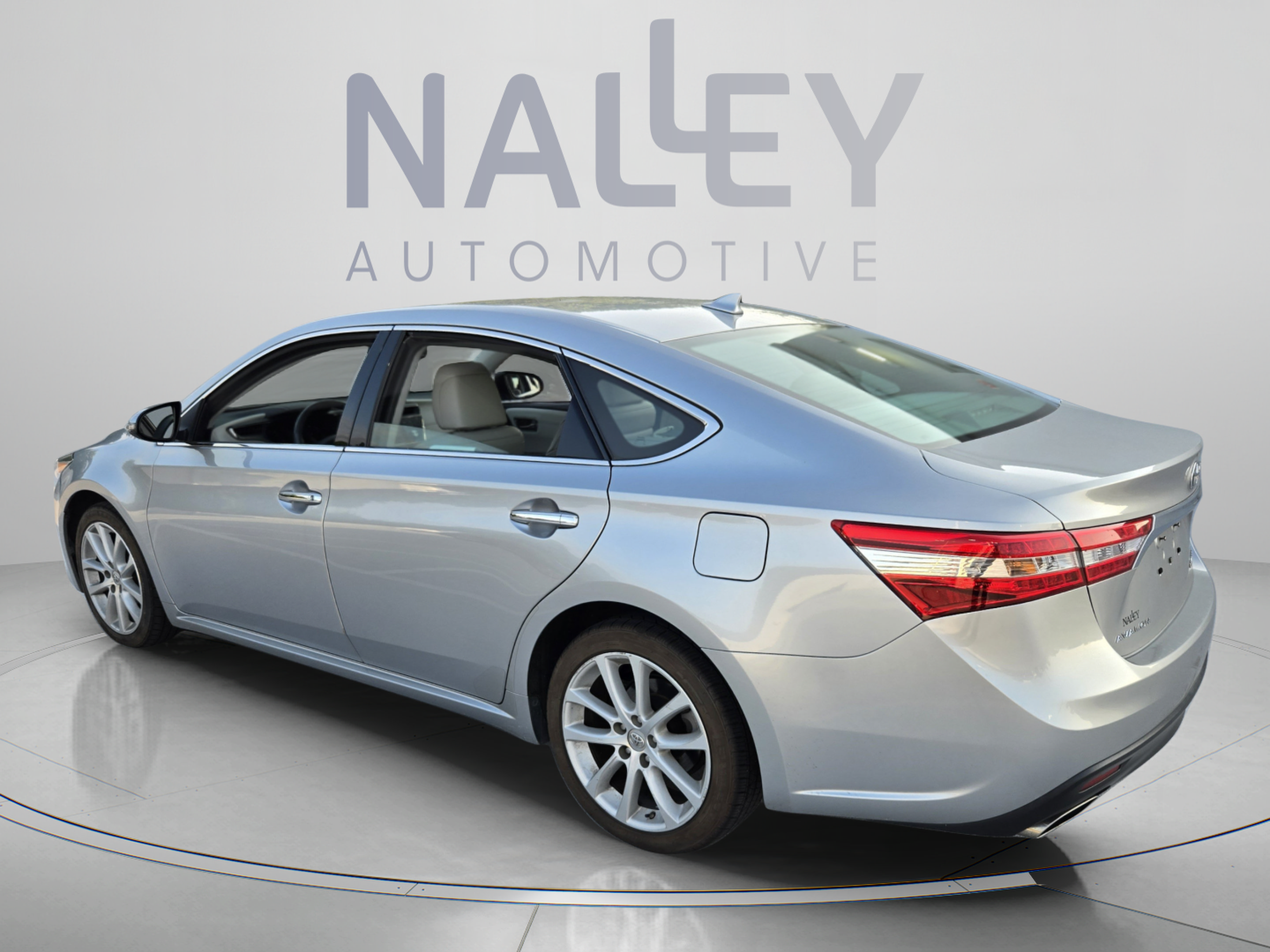 Used 2015 Toyota Avalon Limited FWD image 3