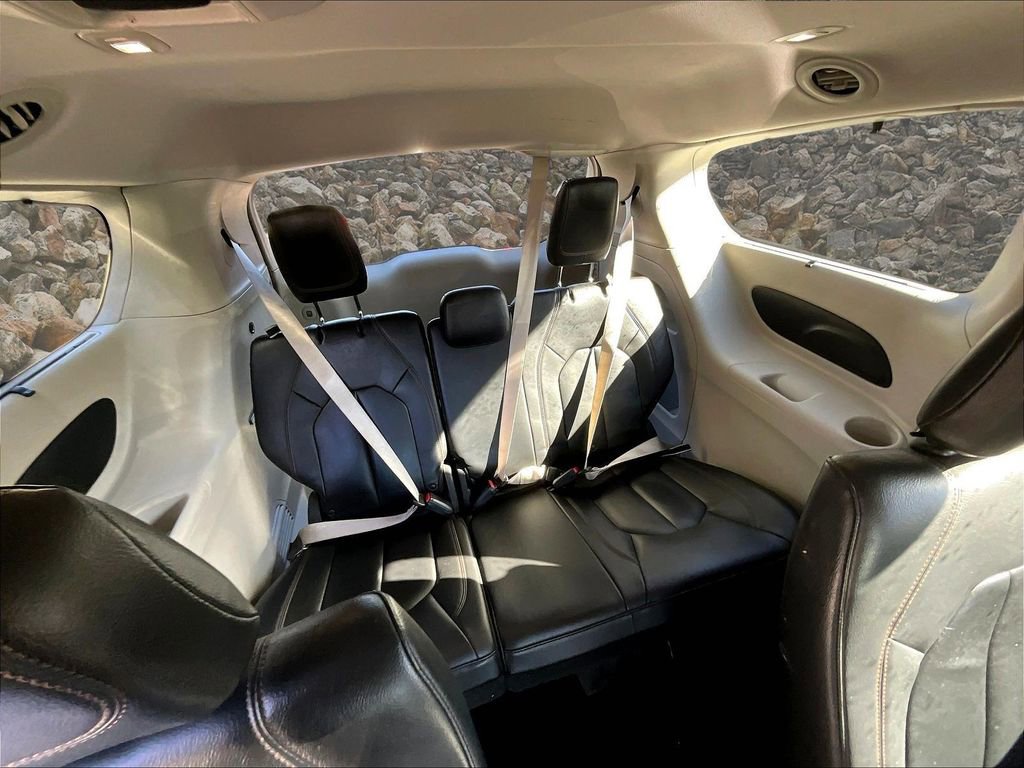 Used 2017 Chrysler Pacifica Touring-L image 25