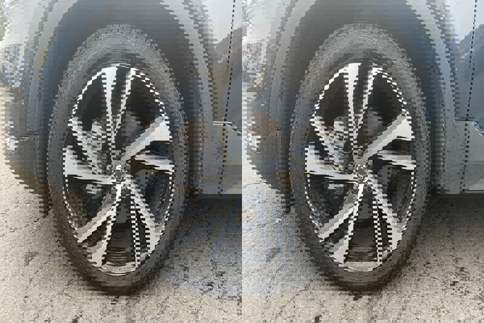 Used 2022 Volvo XC40 T5 R-Design w/ Advanced Package image 11