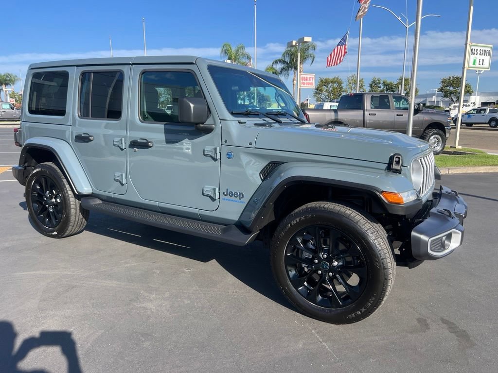 Used 2025 Jeep Wrangler Unlimited Sahara AWD/4WD image 5
