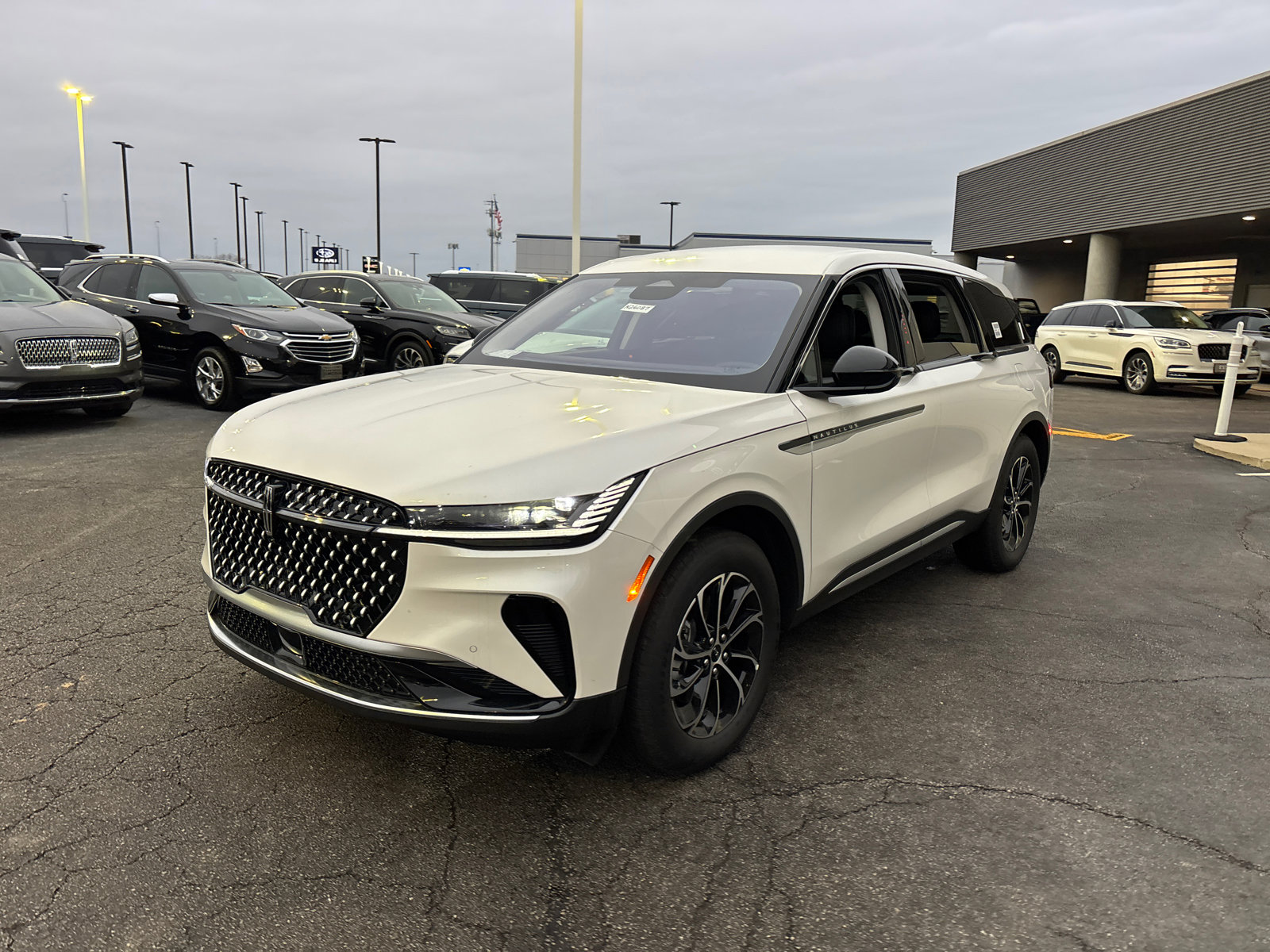 New 2026 Lincoln Nautilus Premier image 3