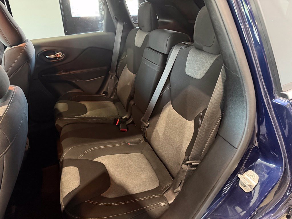 Used 2014 Jeep Cherokee Latitude w/ Cold Weather Group AWD/4WD image 15