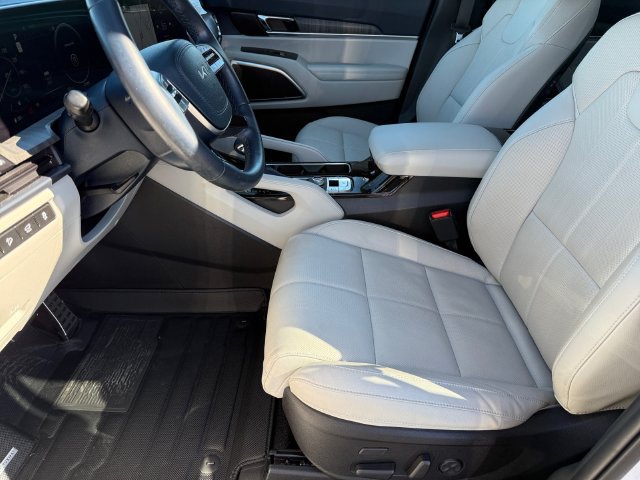 Used 2025 Kia Telluride SX w/ SX Captain's Chair Package AWD/4WD image 12