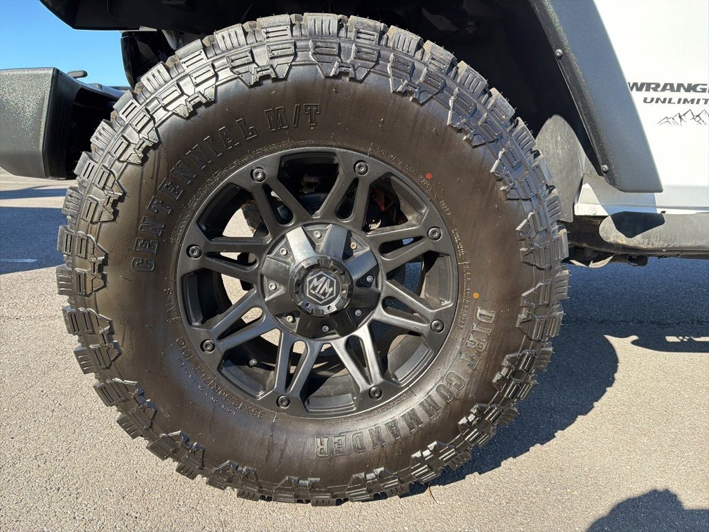 Used 2015 Jeep Wrangler Unlimited Rubicon w/ Connectivity Group image 14