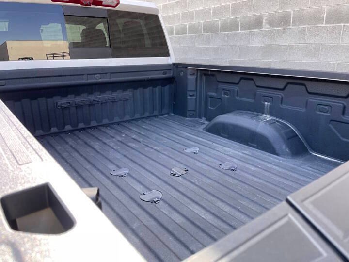 Used 2024 GMC Sierra 3500 Denali w/ Technology Package AWD/4WD image 12