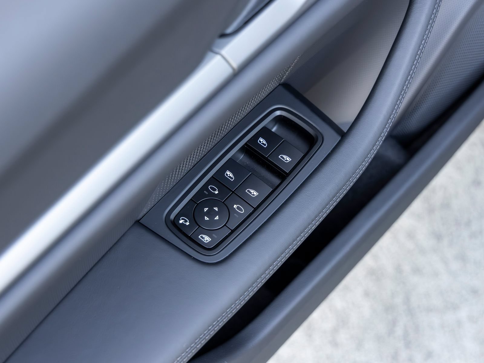 New 2026 Porsche Taycan AWD/4WD image 25