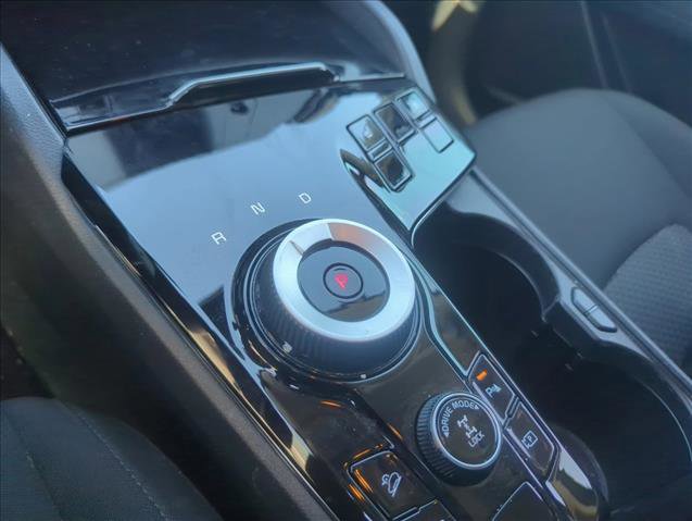 Used 2023 Kia Sportage LX image 6