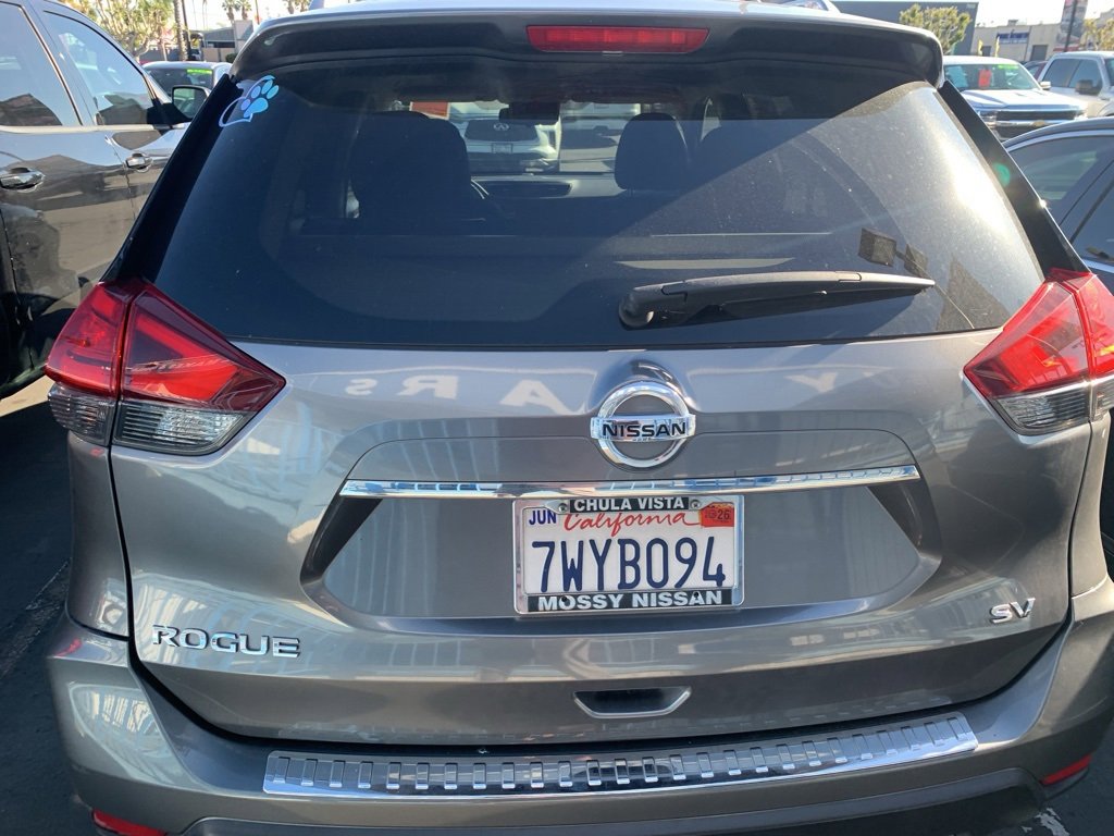 Used 2017 Nissan Rogue SV w/ Sun & Sound Touring Package image 8