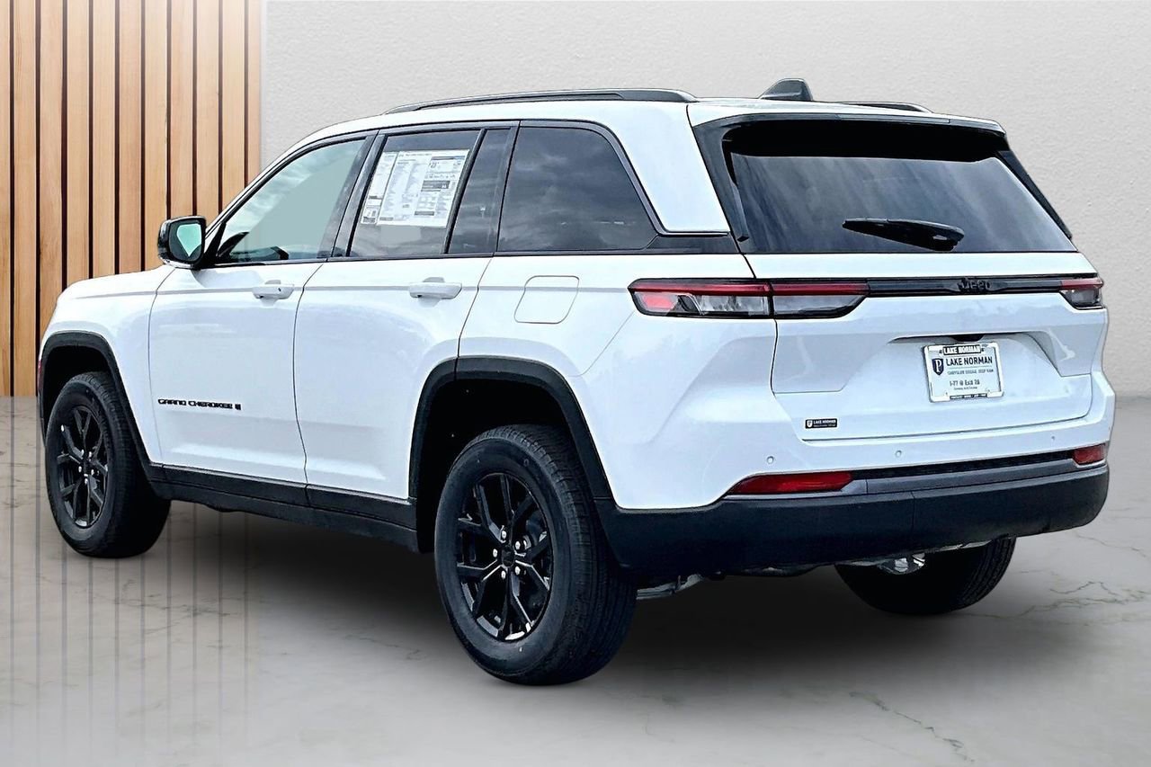 New 2026 Jeep Grand Cherokee Altitude RWD image 7