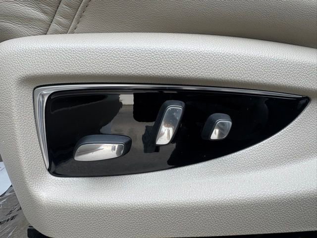 Used 2019 Cadillac Escalade Luxury image 15