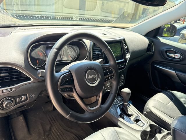 Used 2019 Jeep Cherokee Limited w/ Luxury Group AWD/4WD image 17