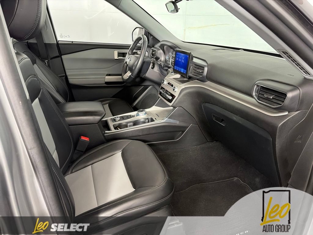 Used 2023 Ford Explorer XLT w/ Equipment Group 202A AWD/4WD image 15