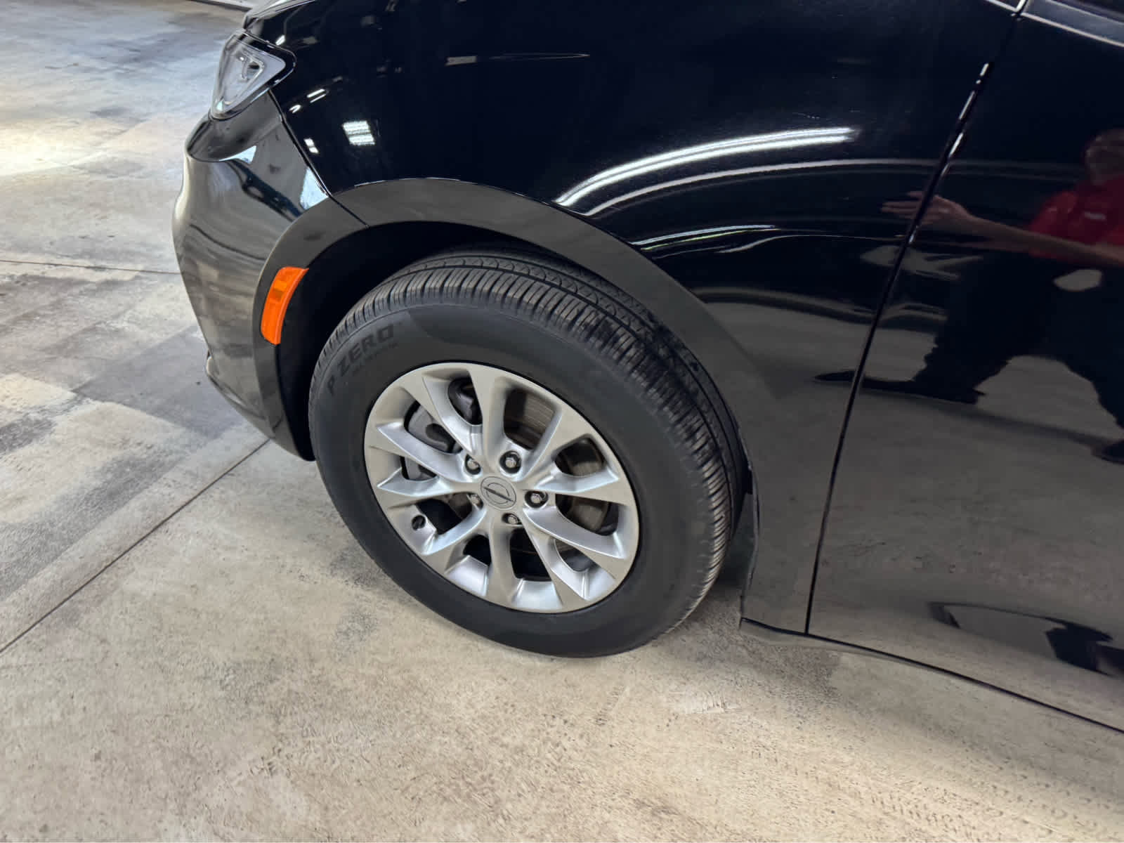 Used 2024 Chrysler Pacifica Touring-L image 10