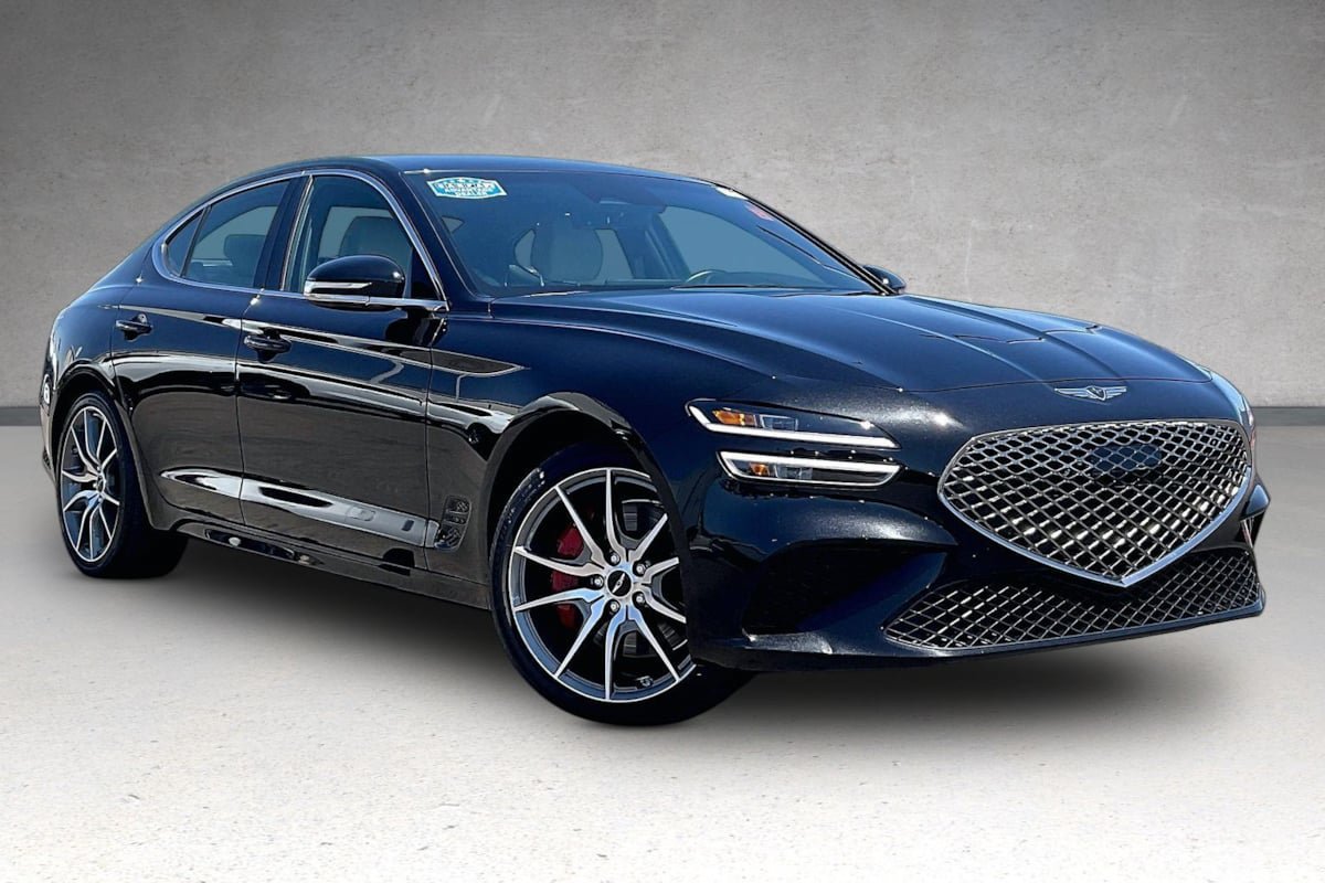 Used 2025 Genesis G70 2.5T RWD image 2