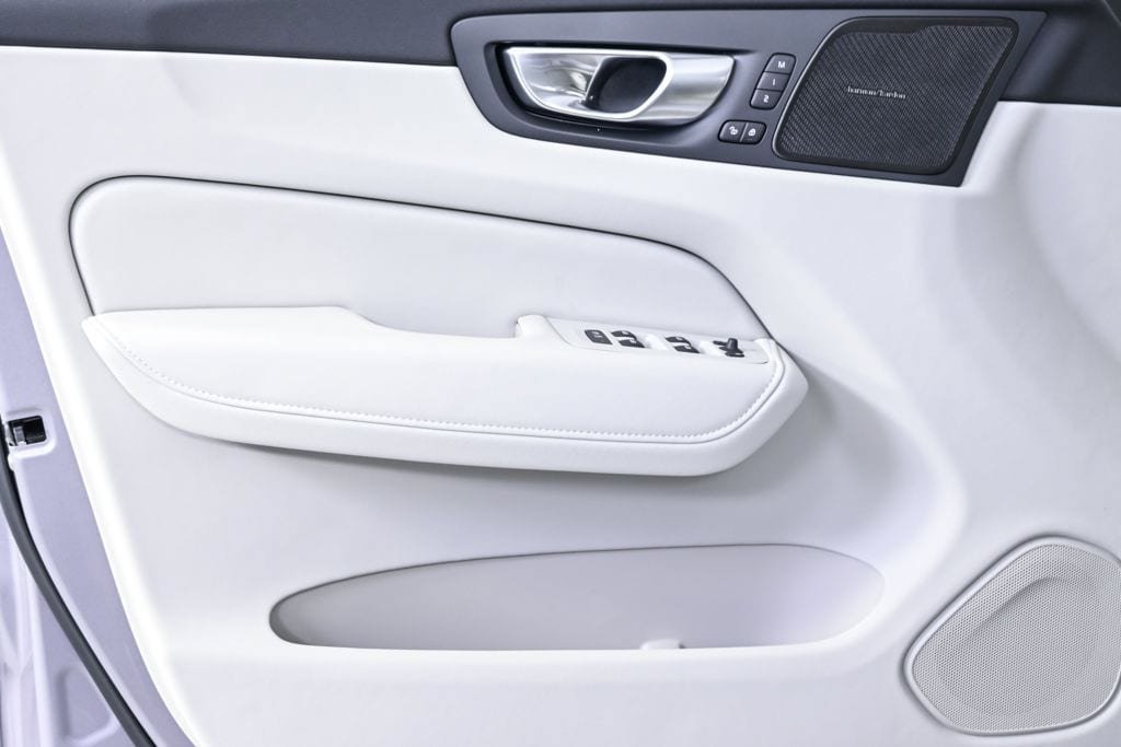 New 2026 Volvo XC60 B5 Ultra w/ Climate Package AWD/4WD image 6