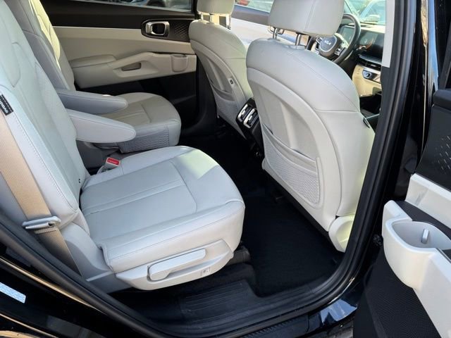 Used 2025 Kia Sorento EX w/ EX Panoramic Sunroof Package image 14