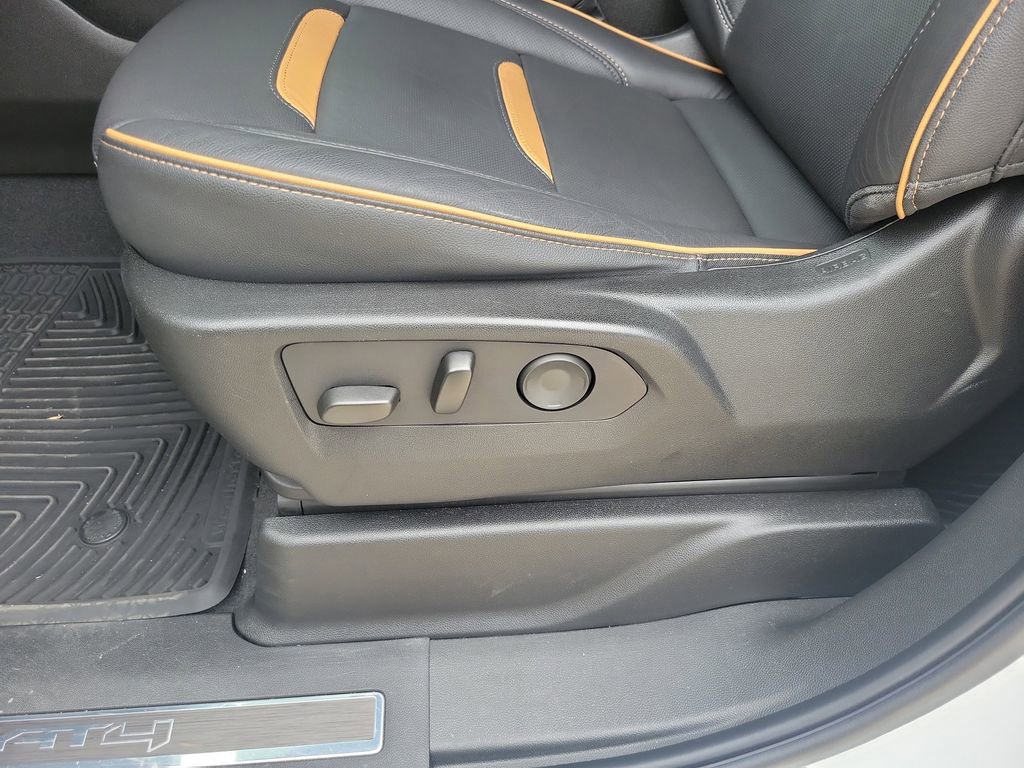 Used 2024 GMC Yukon AT4 AWD/4WD image 13