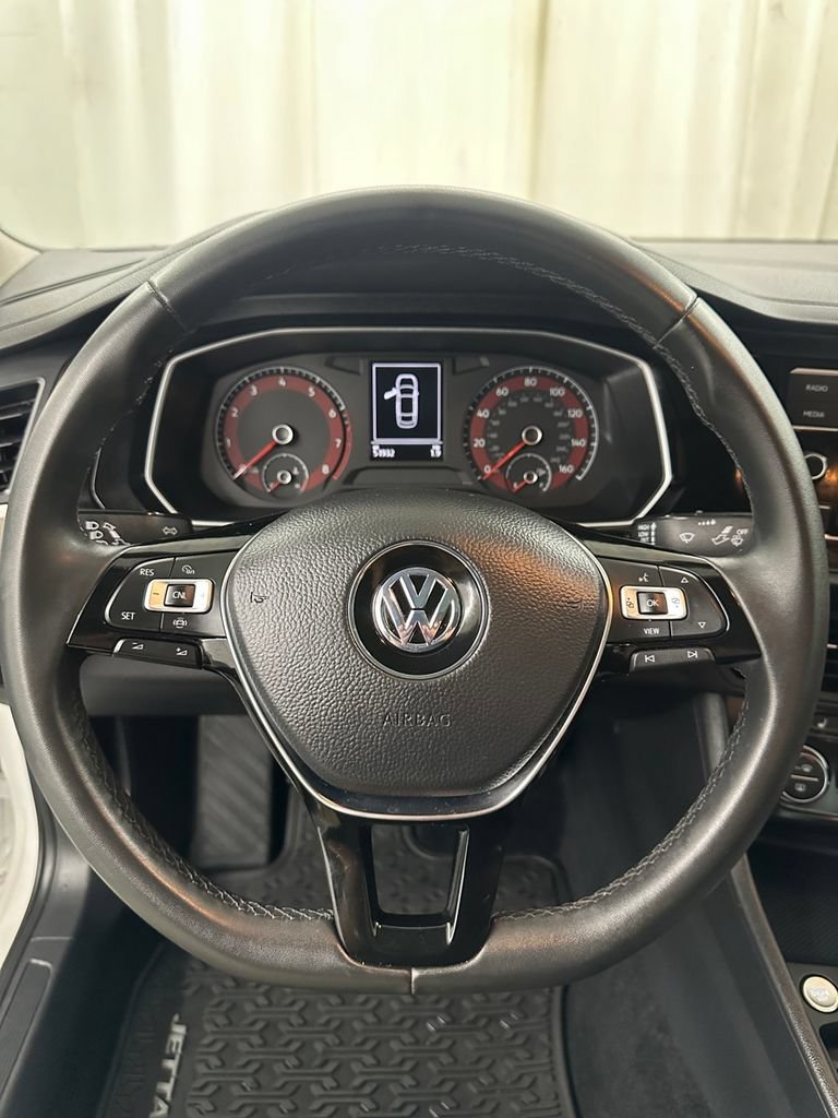 Used 2020 Volkswagen Jetta SE FWD image 16