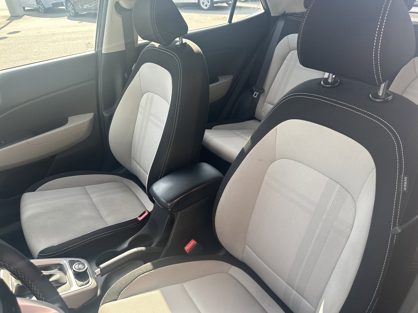 Used 2025 Hyundai Venue SEL FWD image 18