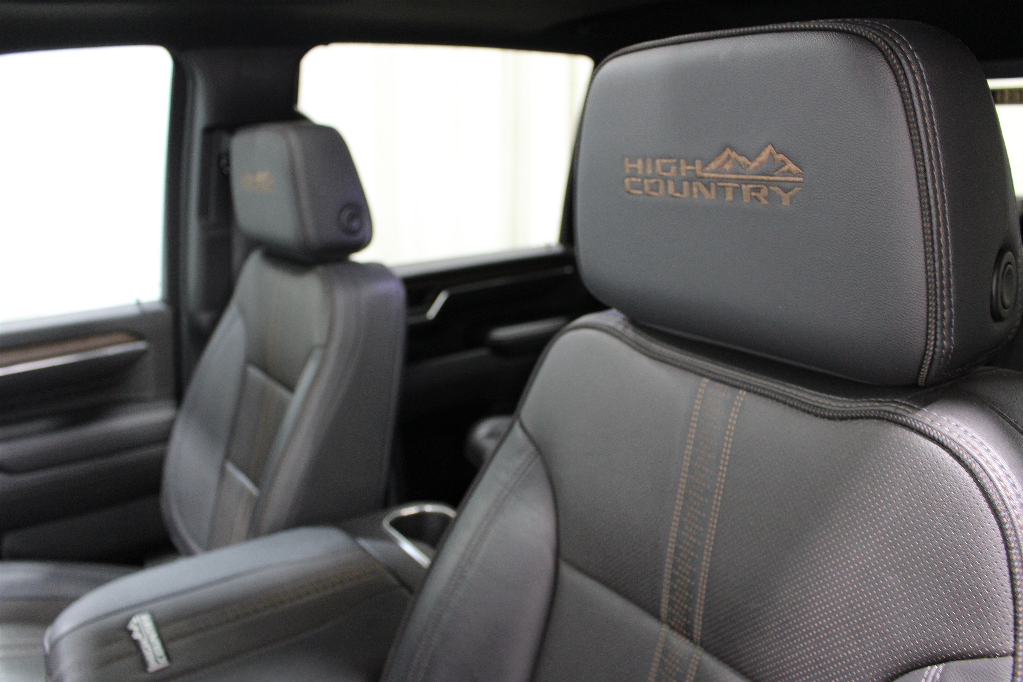 Used 2024 Chevrolet Silverado 2500 High Country w/ High Country Premium Package AWD/4WD image 4