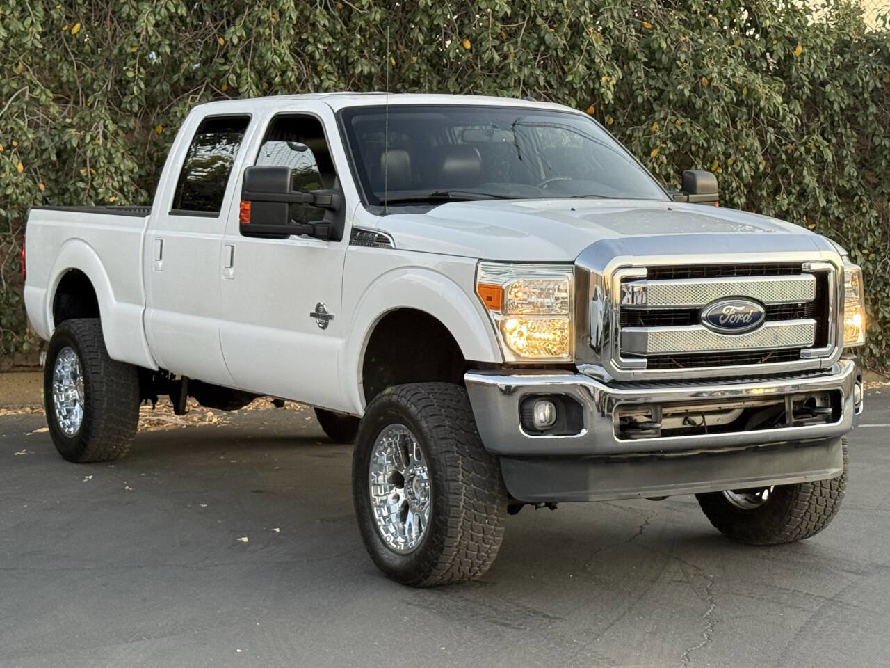 Used 2016 Ford F250 Lariat w/ Lariat Ultimate Package image 4