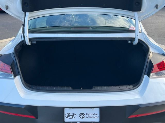 Certified 2025 Hyundai Elantra SEL image 8