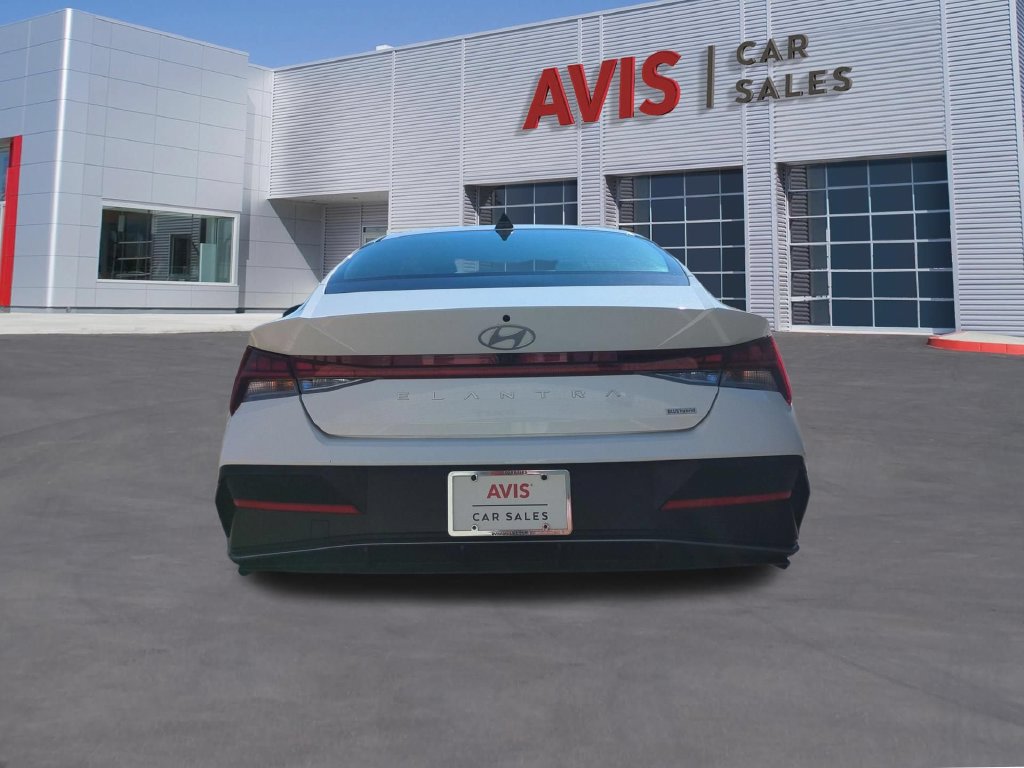 Used 2026 Hyundai Elantra Hybrid FWD image 7