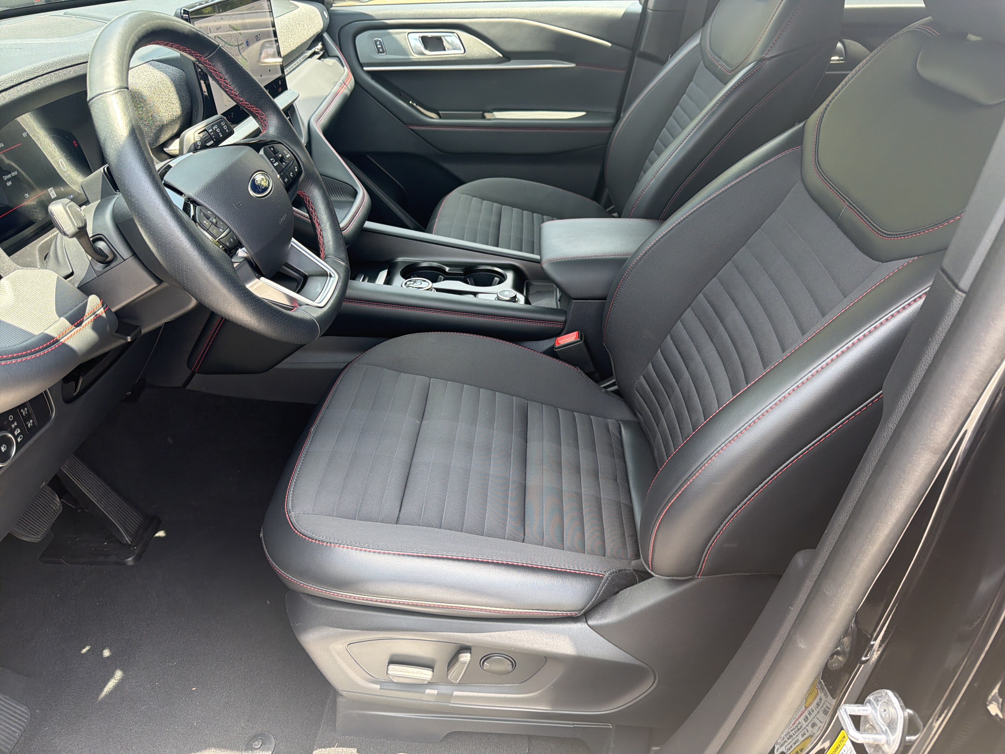 Used 2025 Ford Explorer ST-Line AWD/4WD image 11