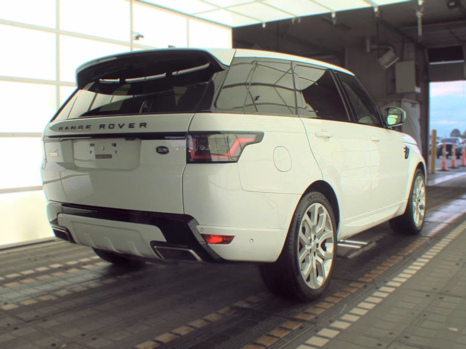 Used 2019 Land Rover Range Rover Sport Supercharged AWD/4WD image 4