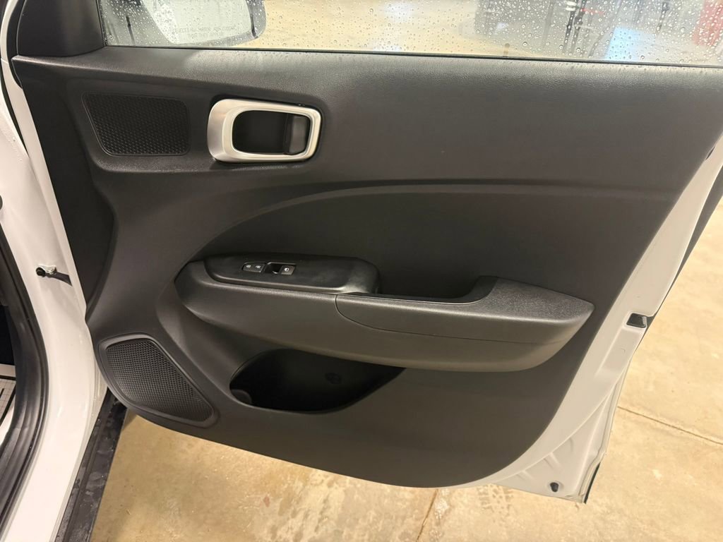 Certified 2022 Hyundai Venue SE w/ Cargo Package FWD image 30